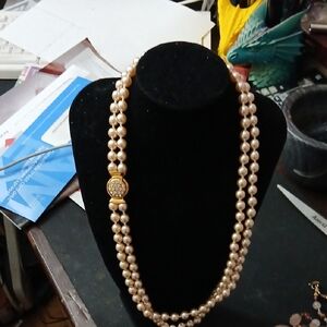 Elegant  Faux Pearl Necklace with Gold Accent
